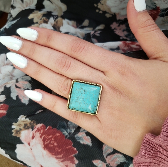 Jewelry - Turquoise Stone Gold Plated Color Adjustable ring